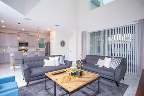 Gorgeous 5 Bd Home Close to Disney Storey Lake Resort 2734