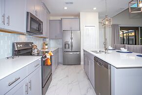 Gorgeous 5 Bd Home Close to Disney Storey Lake Resort 2734