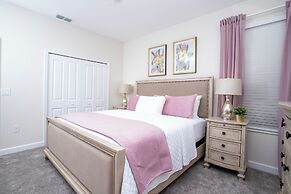 Gorgeous 5 Bd Home Close to Disney Storey Lake Resort 2734