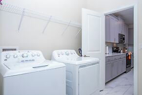 Gorgeous 5 Bd Home Close to Disney Storey Lake Resort 2734