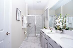 Gorgeous 5 Bd Home Close to Disney Storey Lake Resort 2734