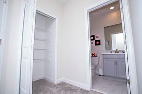 Gorgeous 5 Bd Home Close to Disney Storey Lake Resort 2734