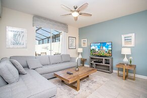 Ravishing Four Bd w Pool Close to Disney 4947