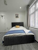 Inviting 2-bed Apartment in Ilford