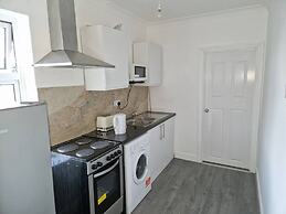 Inviting 2-bed Apartment in Ilford