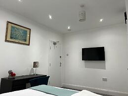 Inviting 2-bed Apartment in Ilford
