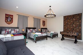 Fantastic Eight Bedrooms SF w Screened Pool at Storey Lake Resort 2887