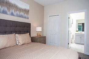 Fantastic Eight Bedrooms SF w Screened Pool at Storey Lake Resort 2887