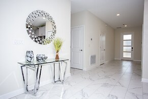 Fantastic Eight Bedrooms SF w Screened Pool at Storey Lake Resort 2887