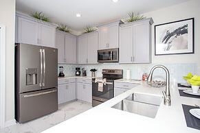 Fantastic Eight Bedrooms SF w Screened Pool at Storey Lake Resort 2887