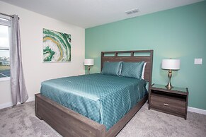 Fantastic Eight Bedrooms SF w Screened Pool at Storey Lake Resort 2887