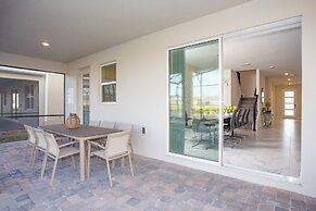 Fantastic Eight Bedrooms SF w Screened Pool at Storey Lake Resort 2887