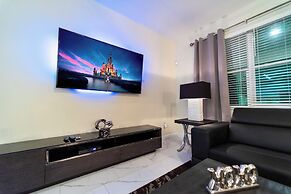 Fantastic Eight Bedrooms SF w Screened Pool at Storey Lake Resort 2887