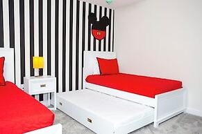 Fantastic Eight Bedrooms SF w Screened Pool at Storey Lake Resort 2887