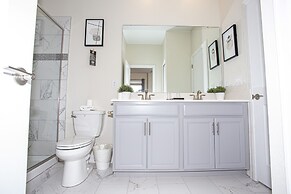 Fantastic Eight Bedrooms SF w Screened Pool at Storey Lake Resort 2887