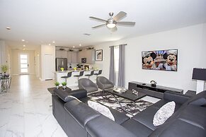 Fantastic Eight Bedrooms SF w Screened Pool at Storey Lake Resort 2887