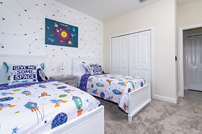 Gorgeous Family Friendly 5 Bd w Pool Close to Disney Storey Lake 2767