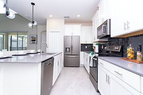 Gorgeous Family Friendly 5 Bd w Pool Close to Disney Storey Lake 2767
