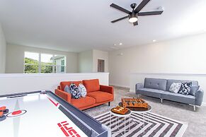 Gorgeous Family Friendly 5 Bd w Pool Close to Disney Storey Lake 2767