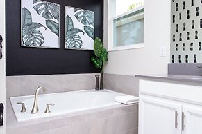 Gorgeous Family Friendly 5 Bd w Pool Close to Disney Storey Lake 2767