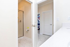 Luxurious Family-friendly 5 Bd 12 Guests w Screened Pool Close to Disn