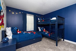 Luxurious Family-friendly 5 Bd 12 Guests w Screened Pool Close to Disn