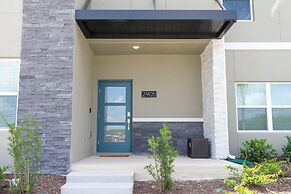 Luxurious Family-friendly 5 Bd 12 Guests w Screened Pool Close to Disn