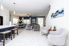 Luxurious Family-friendly 5 Bd 12 Guests w Screened Pool Close to Disn