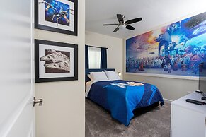 Luxurious Family-friendly 5 Bd 12 Guests w Screened Pool Close to Disn