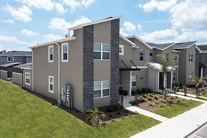 Luxurious Family-friendly 5 Bd 12 Guests w Screened Pool Close to Disn