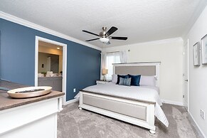 Luxurious Family-friendly 5 Bd 12 Guests w Screened Pool Close to Disn