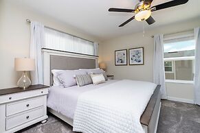 Luxurious Family-friendly 5 Bd 12 Guests w Screened Pool Close to Disn