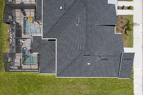 Luxurious Family-friendly 5 Bd 12 Guests w Screened Pool Close to Disn