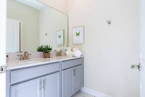 Luxurious Family-friendly 5 Bd 12 Guests w Screened Pool Close to Disn