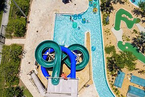 Luxurious Family-friendly 5 Bd 12 Guests w Screened Pool Close to Disn