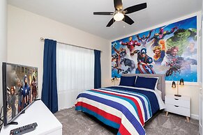 Luxurious Family-friendly 5 Bd 12 Guests w Screened Pool Close to Disn