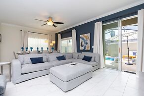 Luxurious Family-friendly 5 Bd 12 Guests w Screened Pool Close to Disn