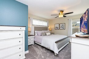 Luxurious Family-friendly 5 Bd 12 Guests w Screened Pool Close to Disn
