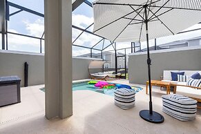 Luxurious Family-friendly 5 Bd 12 Guests w Screened Pool Close to Disn