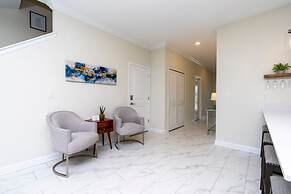 Luxurious Family-friendly 5 Bd 12 Guests w Screened Pool Close to Disn