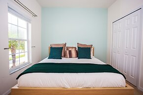 Four Bedroom w Screened Pool Close to Disney 4563