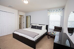 Four Bedroom w Screened Pool Close to Disney 4563