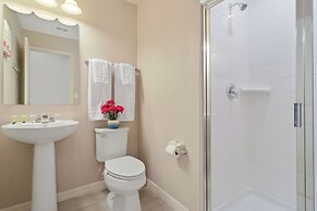 Four Bedroom Sleeps 10 w Gameroom 5152a