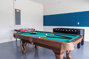 Gorgeous 5 Bd w Pool Jacuzzi Close to Disney 6071