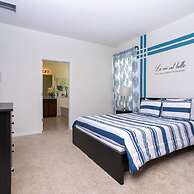 Gorgeous 5 Bd w Pool Jacuzzi Close to Disney 6071