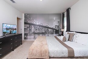 Gorgeous 5 Bd w Pool Jacuzzi Close to Disney 6071