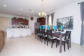 Gorgeous 5 Bd w Pool Jacuzzi Close to Disney 6071
