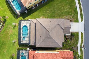 Gorgeous 5 Bd w Pool Jacuzzi Close to Disney 6071