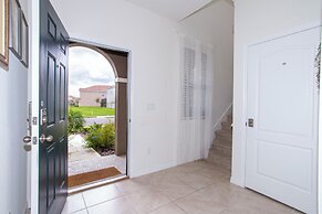 Gorgeous 5 Bd w Pool Jacuzzi Close to Disney 6071