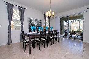 Gorgeous 5 Bd w Pool Jacuzzi Close to Disney 6071